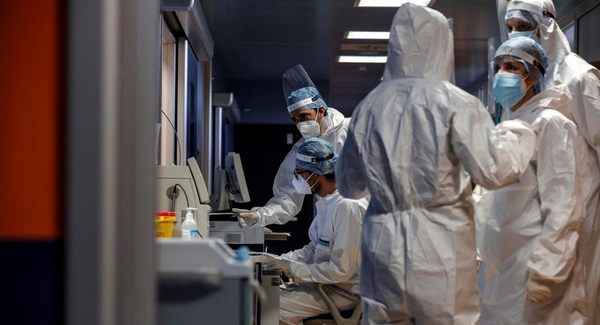 Studija: Ležanje na trbuhu ne pomaže nužno pacijentima s koronom koji dišu samostalno