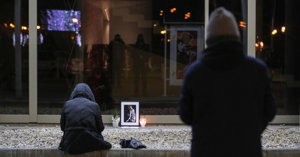 "Dragi građani, ovdje se možete oprostiti": Ispred Lisinskog gori svijeća za Massima