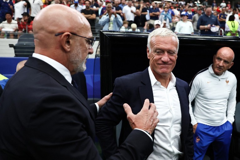 Deschamps je kritizirao suđenje u polufinalu. De la Fuente mu je odgovorio