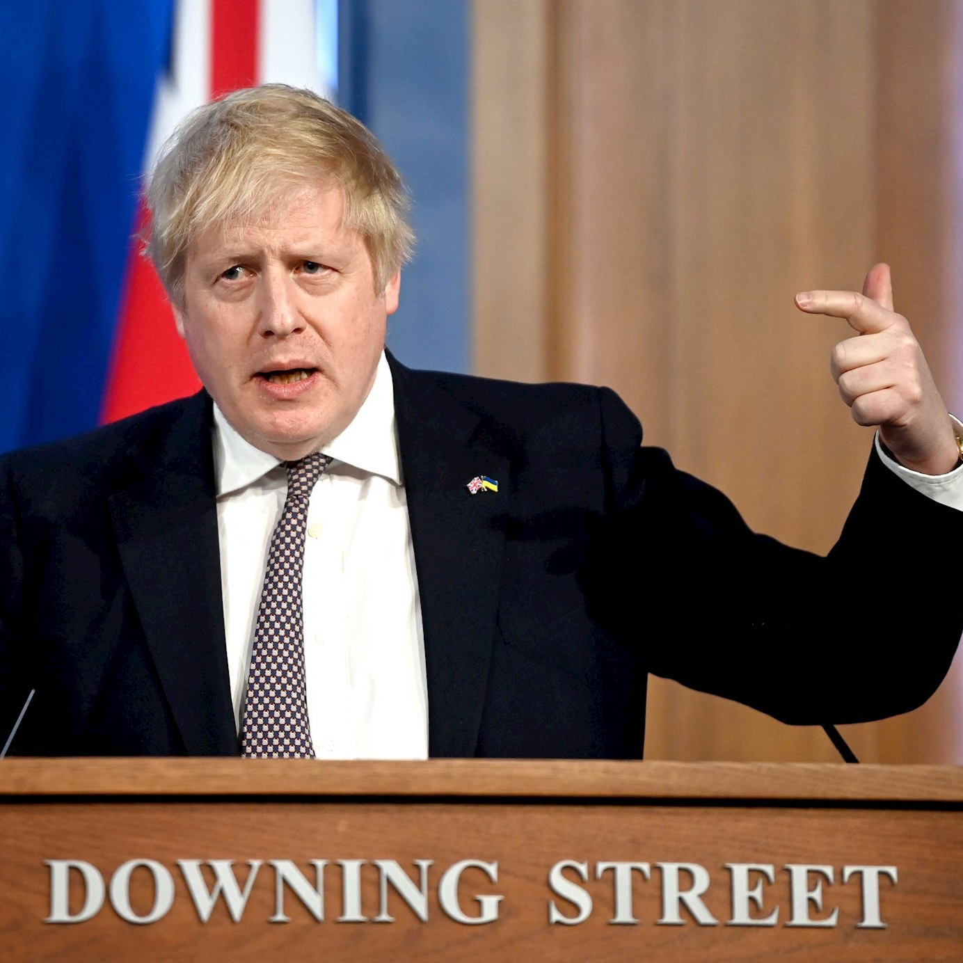 Johnson se ispričavao parlamentu za tulum u lockdownu, njegov zastupnik traži ostavku