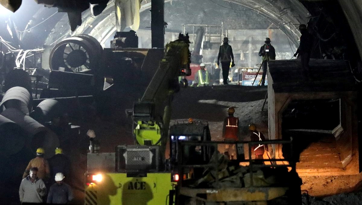 Traje spašavanje indijskih radnika zatrpanih u tunelu, u pomoć stižu "rudari štakori"