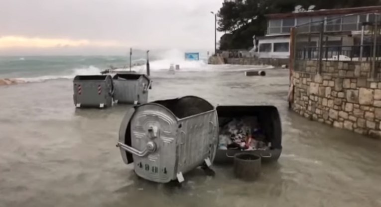 VIDEO Oluja potopila Split, lete kontejneri, uništeni auti: "Ne izlazite!"