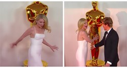 VIDEO Kirsten Dunst zabila se u kip Oscara dok je hodala crvenim tepihom