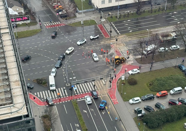 Radovi na križanju u Vukovarskoj trajali do 2 ujutro, tramvaji prometuju normalno