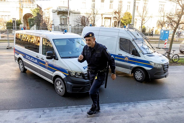 Zatvoren muškarac iz Slavonije. Probao podmititi suca, njegovim rođacima nosio darove