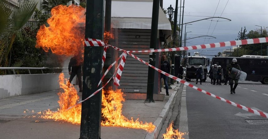 30.000 ljudi na ulicama Grčke na godišnjicu jezive nesreće, izbili ozbiljni neredi