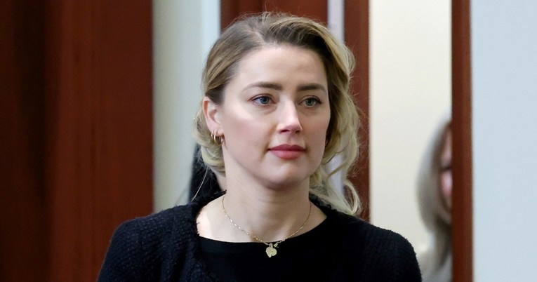 Nekoliko dana prije svjedočenja na sudu Amber Heard otpustila svoj PR tim
