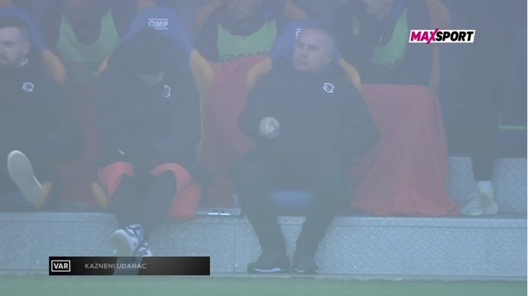 VIDEO Komentator: Šafarić poput svećenika prosipa vodu po terenu