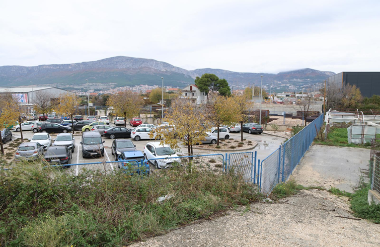 Napadnuti splitski policajac pušten na kućnu njegu. Čeka ga dug oporavak