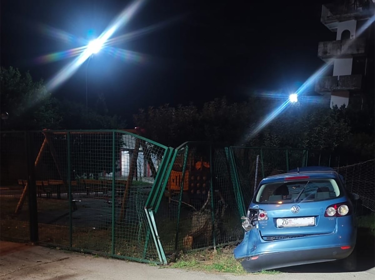 Automobil se zabio u vatrogasnu postaju u Zagrebu, jedna osoba ozlijeđena