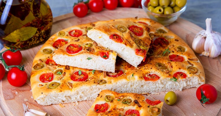 Focaccia je preteča pizze, a vjeruje se da je osnovni recept star barem 3000 godina