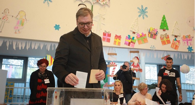 Vučić uvjerljivo poražen na svom biračkom mjestu