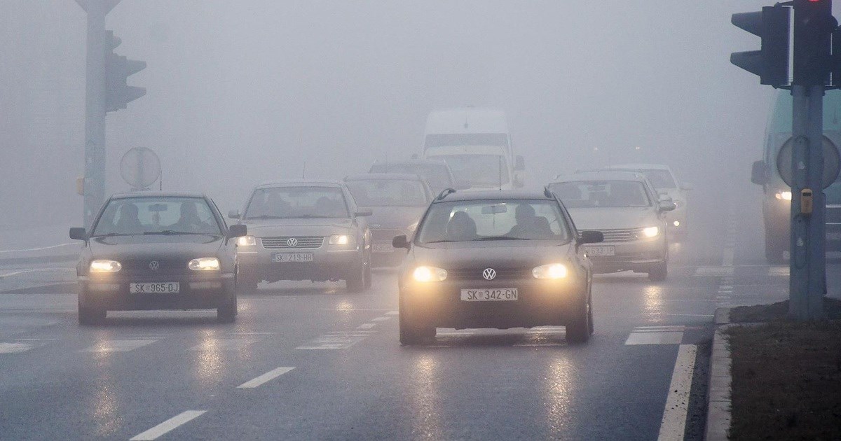 Zbog magle smanjena vidljivost na cestama