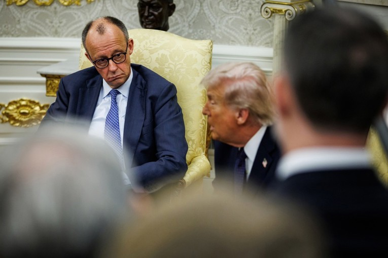 Merz smiruje napetosti. "Ne odustajem od NATO-a i Trumpa"
