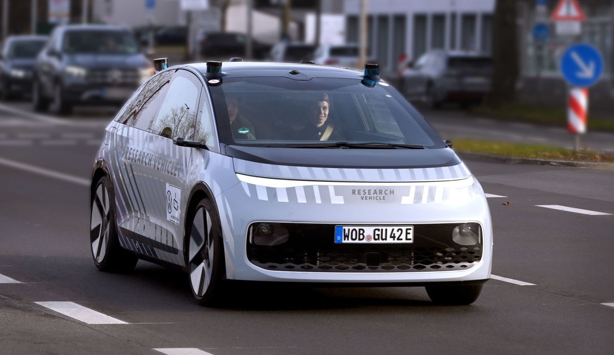 Volkswagen slijedi Rimca. Testira autonomno vozilo Gen.Urban bez volana i pedala