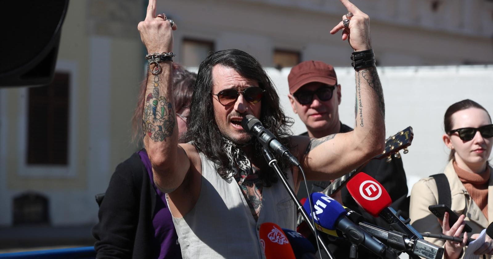 Miran Kurspahić podigao oba srednja prsta na prosvjedu umjetnika: "Vrijedimo više"