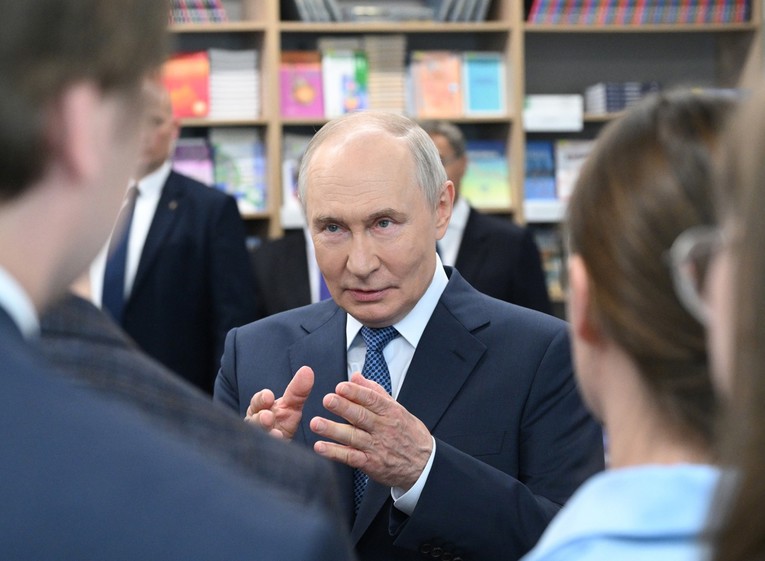 Ukrajinski dronovi pogodili najmanje 20 skladišta u Rusiji. Oglasio se Putin