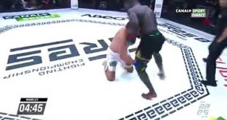 Pogledajte kako je senegalska Zvijer pregazila protivnika u MMA debiju