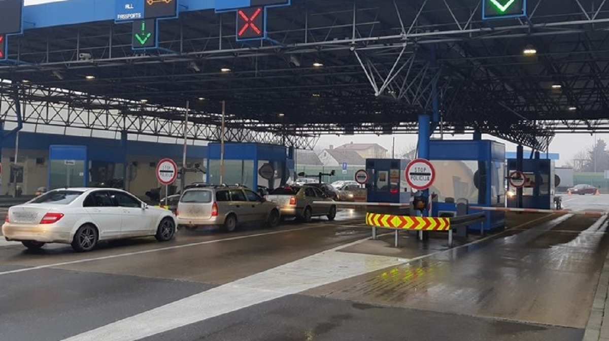 Austrijanci mu oduzeli registraciju, napravio drvenu pa probao prijeći našu granicu