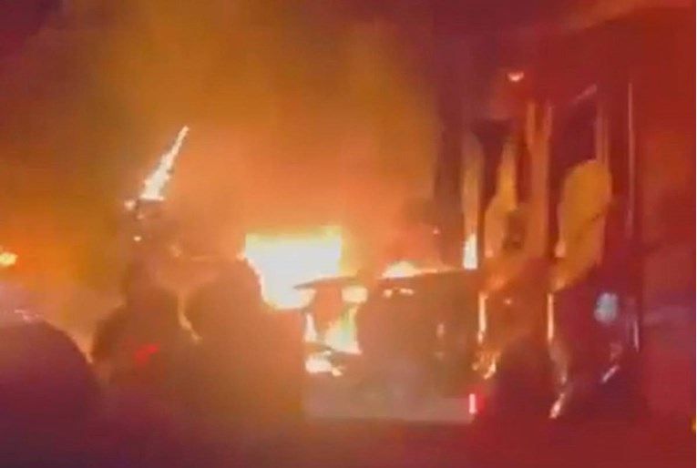 VIDEO Iran projektilom pogodio stambenu zgradu u Haifi. "Izravan pogodak"