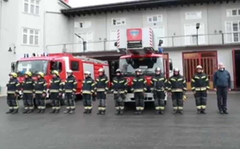 Zagrebački vatrogasci sirenama se oprostili od preminulog kolege