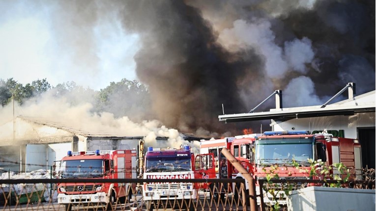 DORH tvrdi da je uzrok požara kod Siska samozapaljenje glomaznog otpada