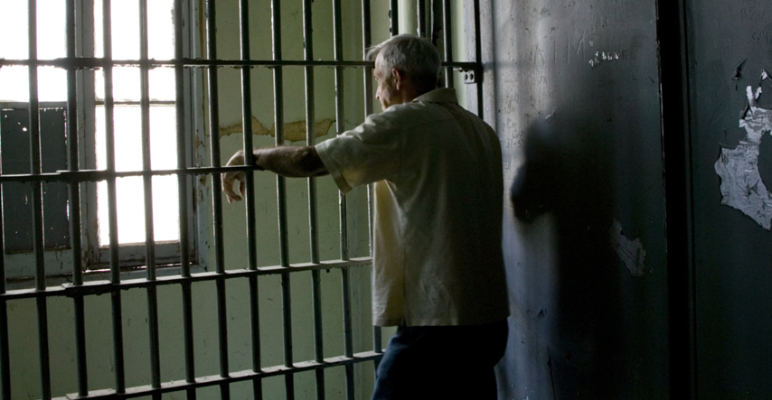Umirovljenik iz Britanije završio u zatvoru jer je 7000 puta pozvao policiju i hitnu