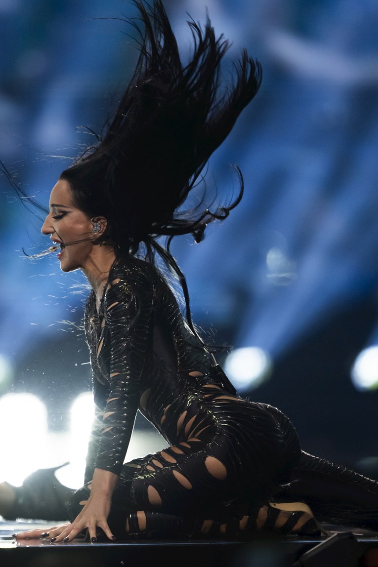 VIDEO Nezgoda na probi, poljska predstavnica se zapetljala u uže usred nastupa