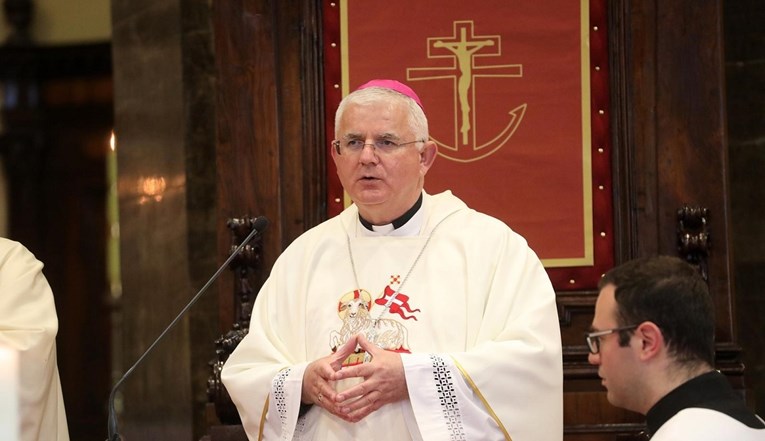 Nadbiskup Uzinić objasnio kome se trebaju javiti žrtve svećenika pedofila