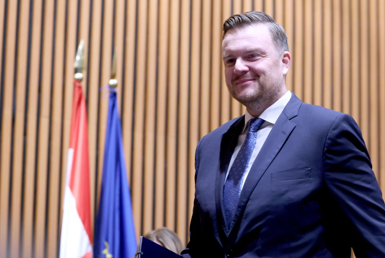 Primorac odlazi iz vlade. Nova plaća će mu biti 29.000 eura bruto