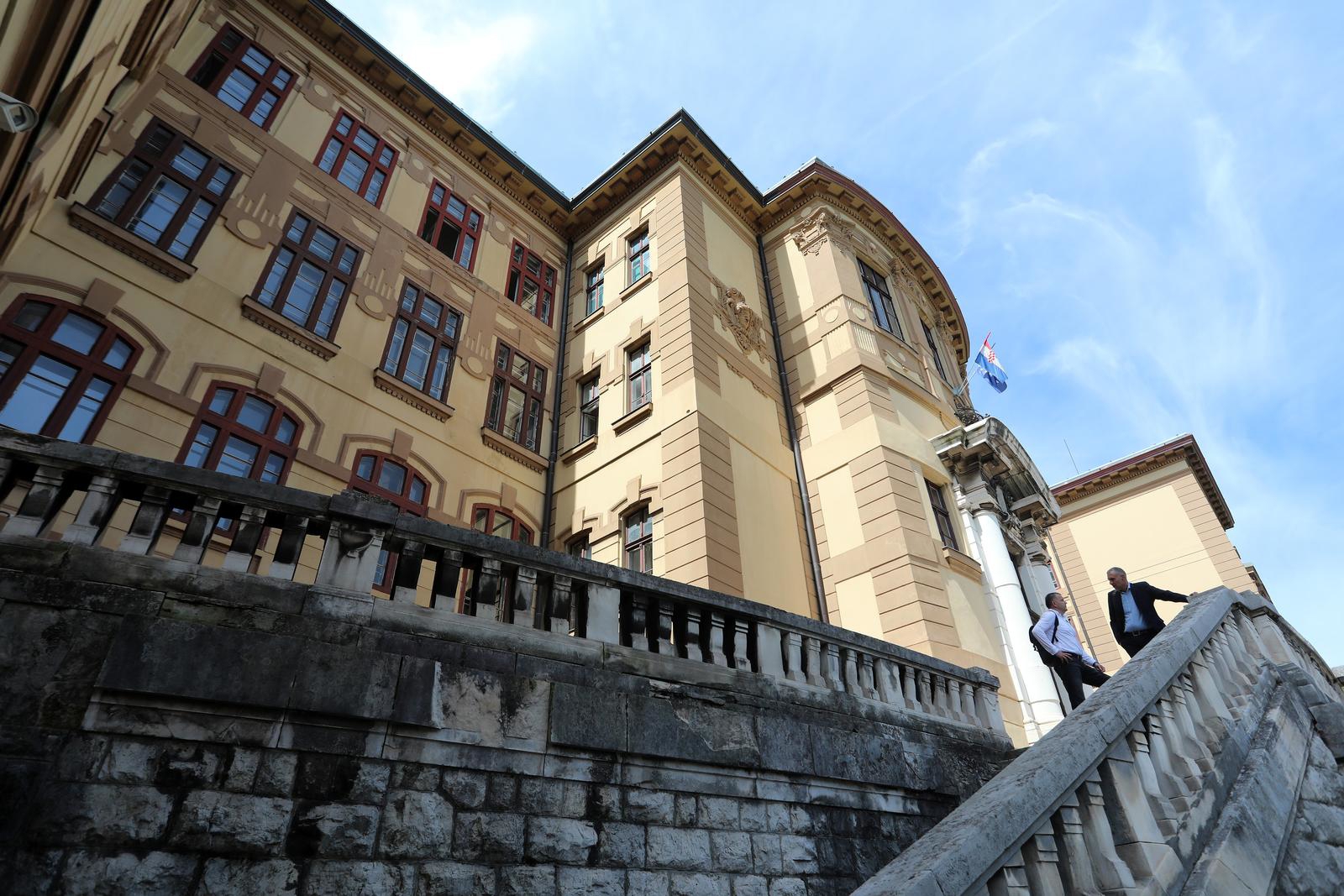 Kozmetičarka iz Rijeke optužena da je prevarila devet ljudi za 27.400 eura