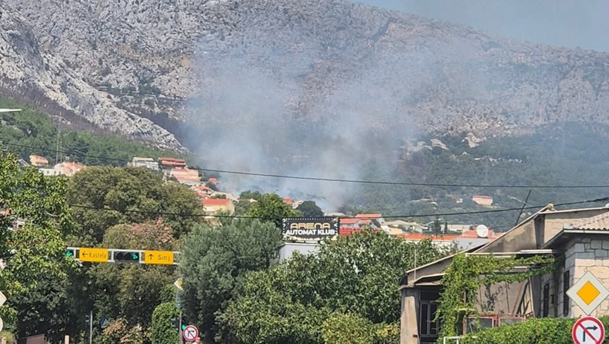 Brusilicom izazvao požar kod Solina. Vatrogasci brzo intervenirali