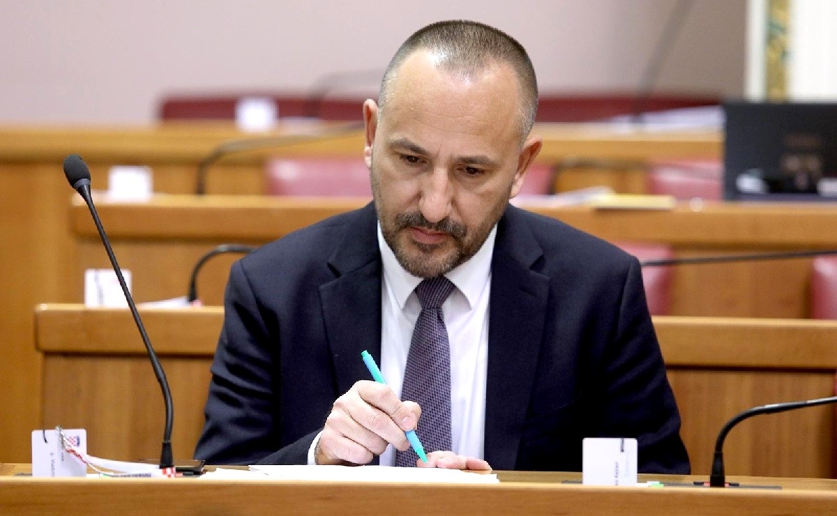 Zekanović o tome da istospolni parovi mogu udomiti djecu: To je politička odluka