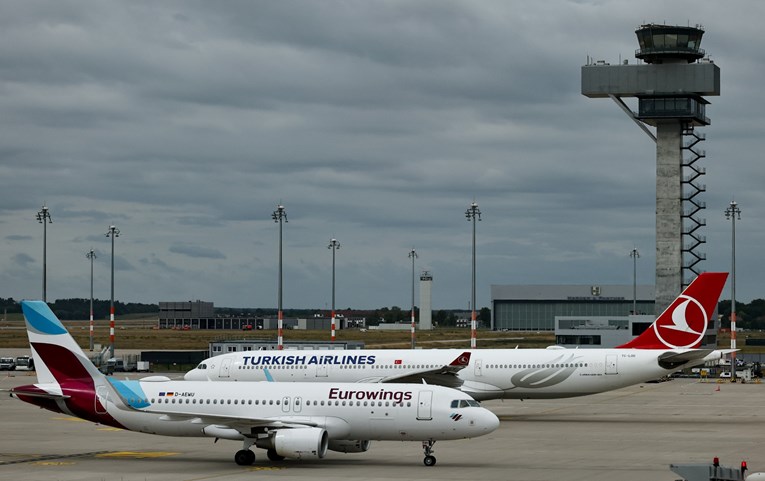 Dron uzrokovao kašnjenja i preusmjeravanja letova na berlinskom aerodromu