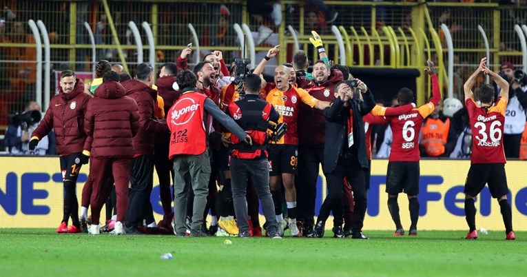 U Istanbulu se igralo 100 minuta u jednom od najluđih turskih derbija ikad
