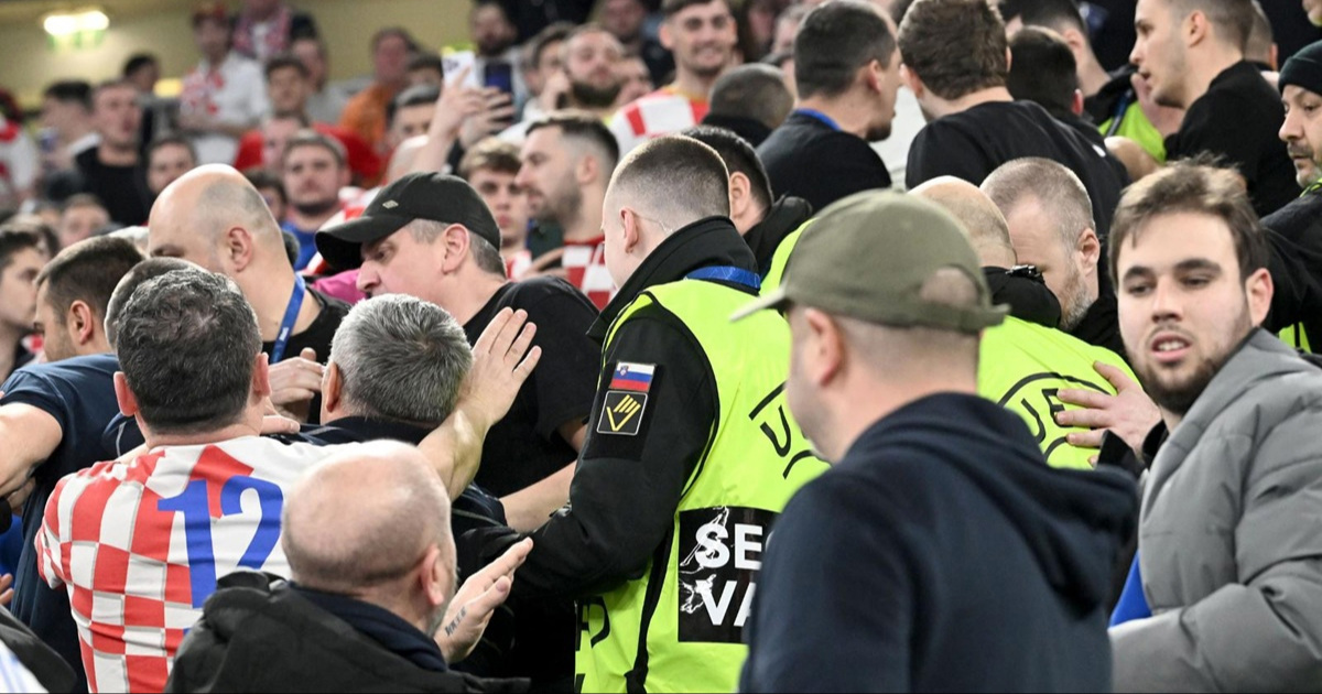 Hrvatski navijači prekinuli utakmicu u Sloveniji i sukobili se sa zaštitarima