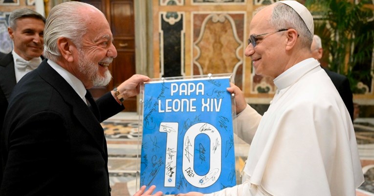 Papa Lav XIV primio igrače Napolija