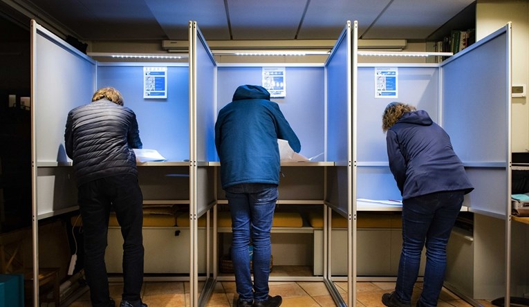 Nizozemci glasaju na izborima, nakon 13 godina Mark Rutte odlazi s vlasti