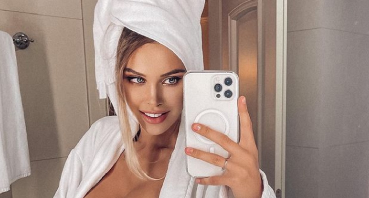 Ruskinja koja je odbila Ronalda slika se u toplesu i provocira Instagram