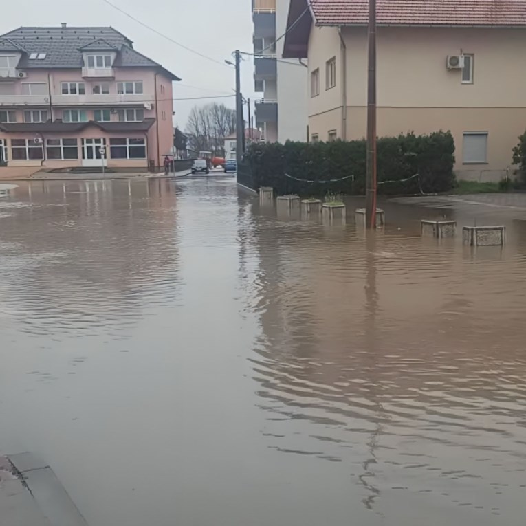 Jaka kiša u BiH, porasli vodostaji rijeka. Sana iznad razine od četiri metra