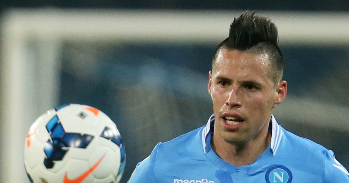 Bio je ikona Napolija prepoznatljiva po irokezi. Danas uz nogomet ima i drugu strast