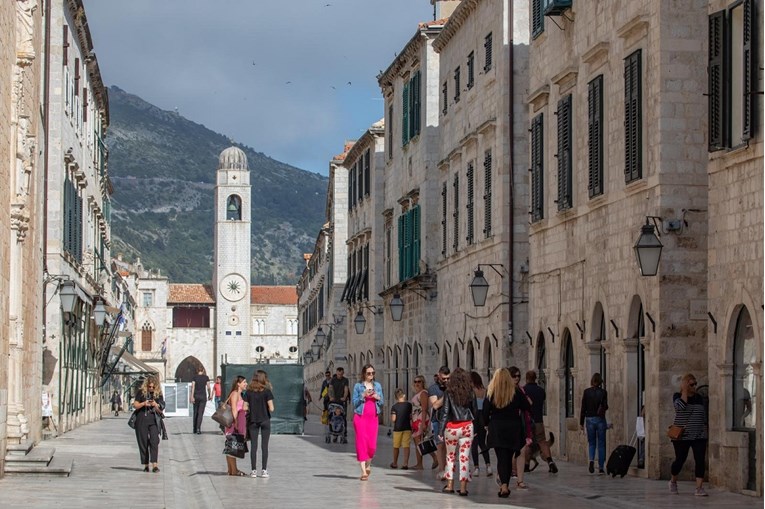 U povijesnoj jezgri Dubrovnika uveden besplatan internet