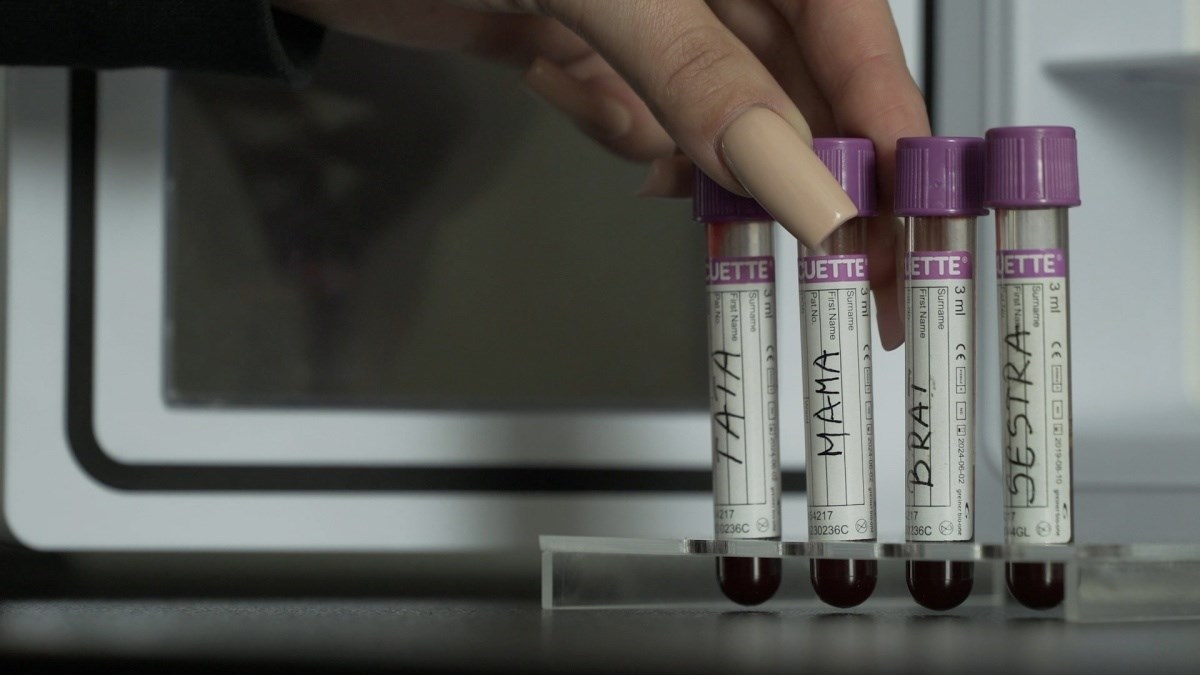 Hrvatska umjetnica kaže da pije krv članova svoje obitelji, pokušava utažiti ljutnju