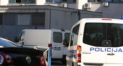 U Splitu uhićen muškarac koji je drugom prijetio zbog duga, u stanu imao puno oružja