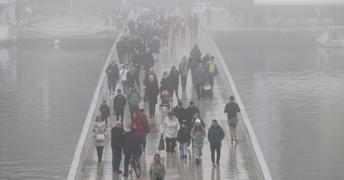 FOTO Unatoč gustoj magli Zadrani na Silvestrovo izašli u grad