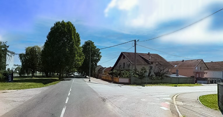 U Slavonskom Brodu auto naletio na pješaka, prevezen je u bolnicu
