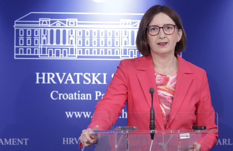 Puljak: Vlada novac baca na stranačku mašineriju i 10 tisuća izmišljenih fotelja