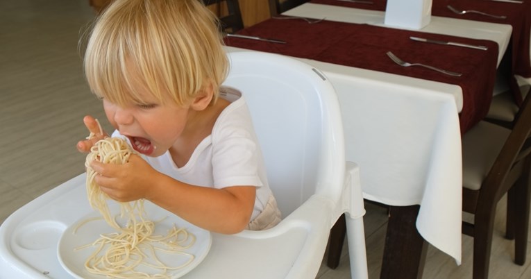 Muškarac snimio nered koji su u restoranu napravila djeca: Zar vam nije žao osoblja?