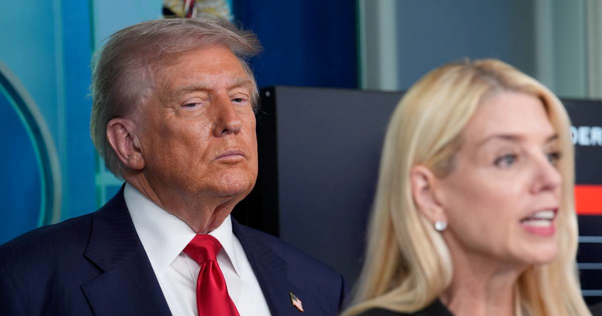 Trump razmatra smjenu glavne državne odvjetnice Pam Bondi