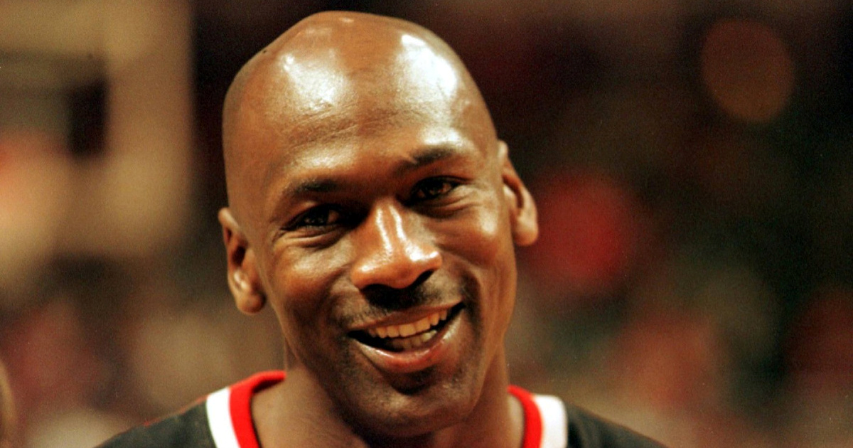 U srednjoj školi su mu rekli da je prenizak. Postao je hodajuća košarkaška legenda